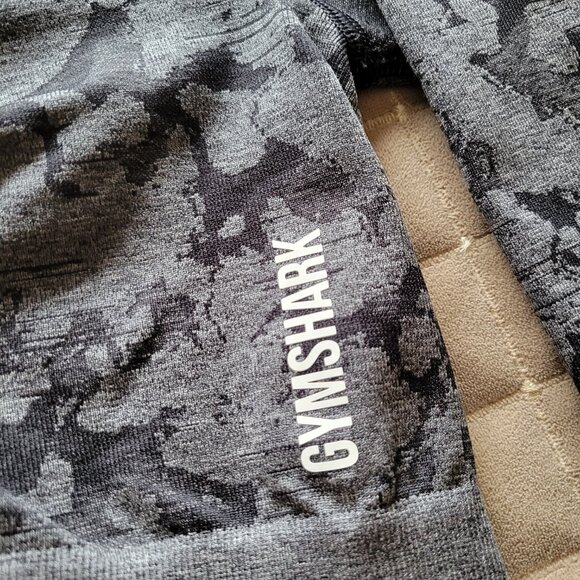 Gymshark Black and Gray Camo Crop Top - Picture 2 of 6